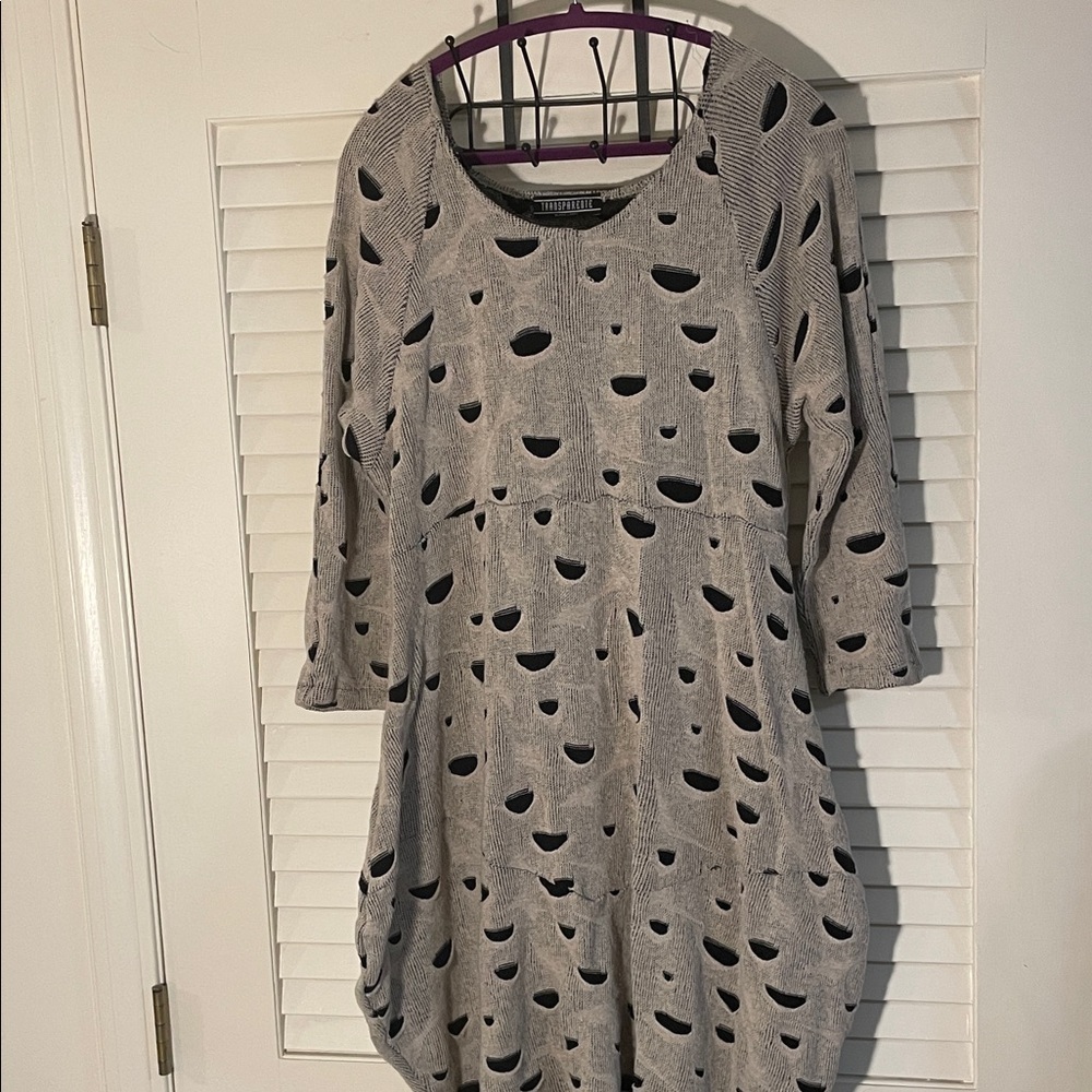Transparente Ivory Cutouts on Black Long Sleeve Lagenlook Raw Balloon Dress